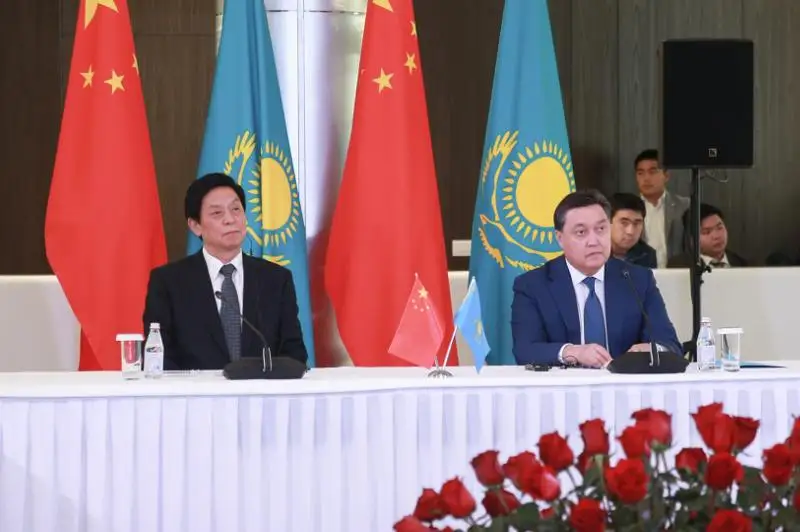 Аскар Мамин принял участие в презентации МФЦА главе китайского парламента