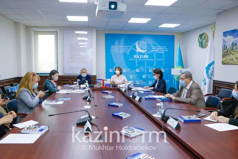 Книгу «Американы тану: Қазақстаннан көзқарас» казахстанского дипломата презентовали в Нур-Султане