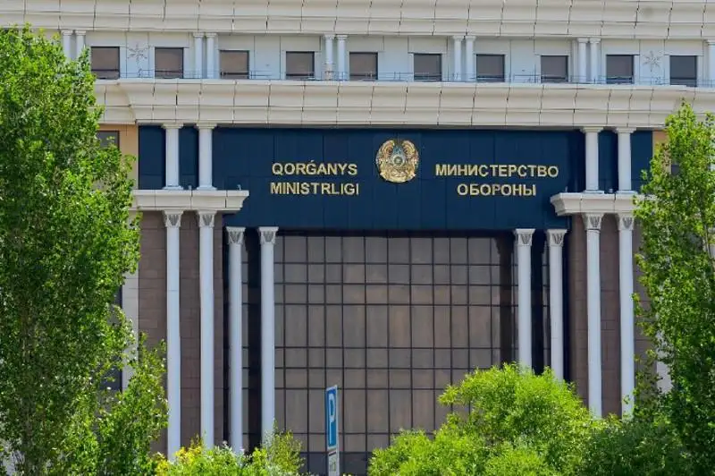 Вопросы подготовки войск и развития актуальных направлений обсудили в Минобороны  РК