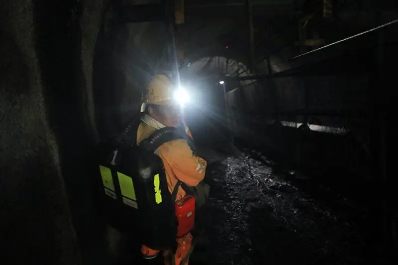 24 горняка оказались заблокированы в шахте в Китае