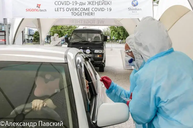 Алматинцы могут за 15500 тенге сдать тест на коронавирус не выходя из машины