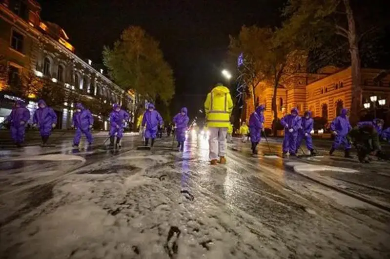 В Тбилиси и Батуми провели дезинфекцию центральных улиц