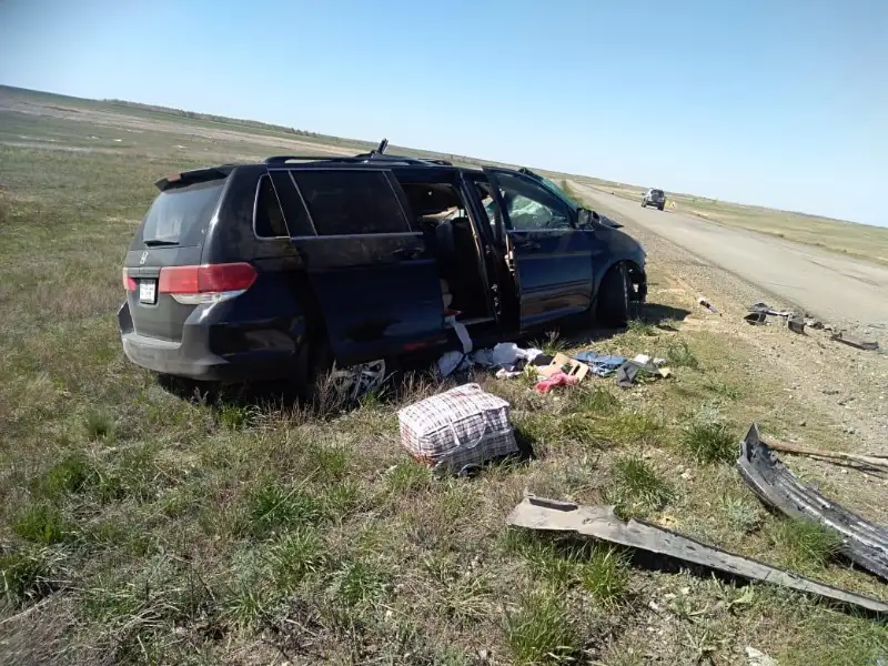 Два человека погибли и трое травмированы в столкновении автомобиля с КамАЗом