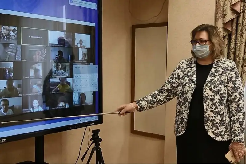 Директорам школ столицы поручено создать виртуальные приемные