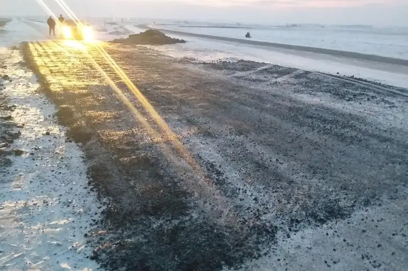 Укладку асфальта на снег объяснили в акимате СКО