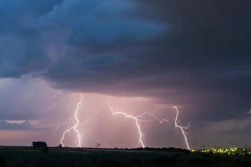 Столичных жителей предупреждают о шторме 2 июня