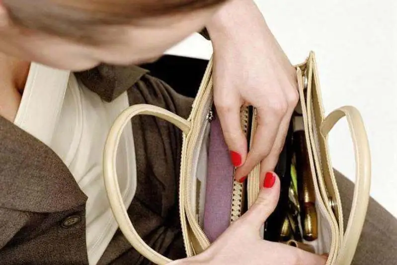 Подросток украла заначку матери и сбежала из дома в Алматинской области