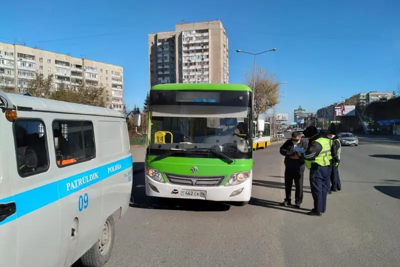 Свыше 600 нарушений ПДД за три дня выявили среди водителей автобусов в ВКО