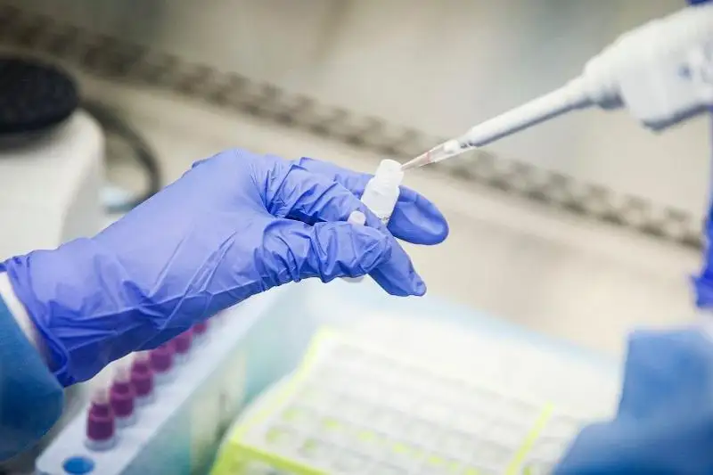 Увеличить объемы тест-систем до 25 тысяч в сутки поручил Глава государства