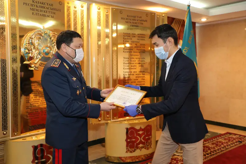 Помогающих полиции столичных волонтеров поздравили с Днем добровольцев