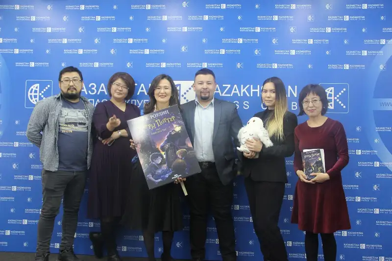 Книгу «Гарри Поттер и философский камень» выпустили на казахском языке