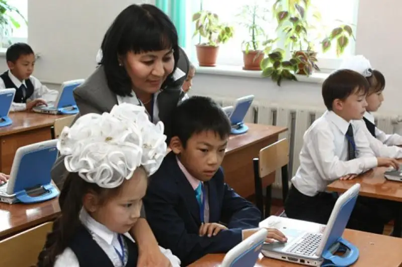 Более 4 тысяч сотрудников туркестанских школ трудоустроены через электронную систему