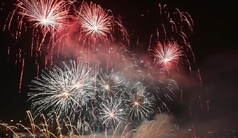 В Алматы состоялся праздничный салют