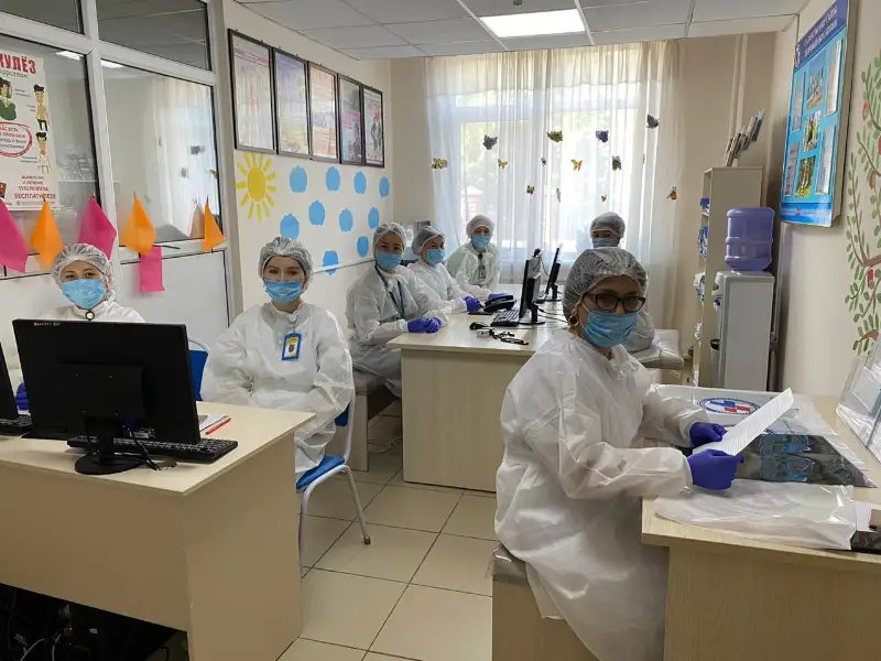 Как работает мобильная группа по борьбе с COVID-19 в Алматы