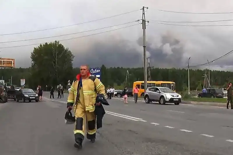 Девять человек пострадали при новых взрывах на складе боеприпасов под Ачинском