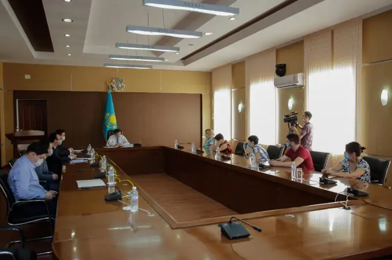 В Атырау прибыла группа врачей из Астрахани