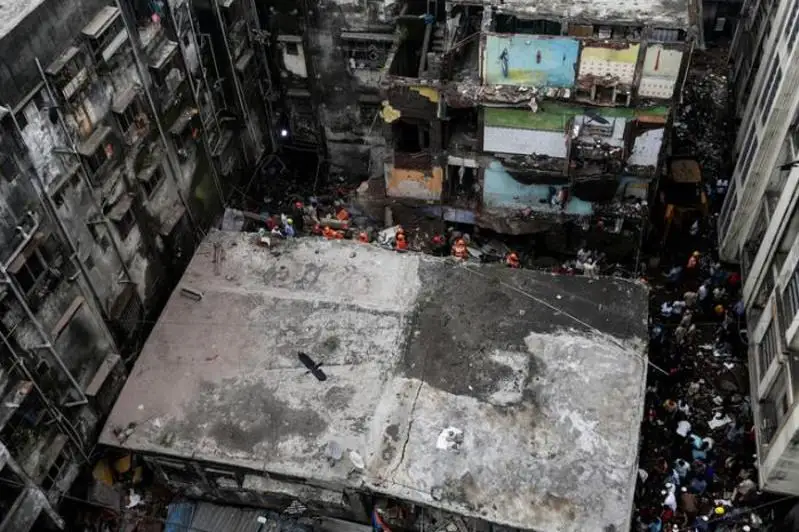 Здание обрушилось в Индии: погибли 10 человек