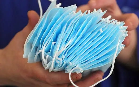 Маски для школьников и учителей сшил осуждённый в Павлодарской области