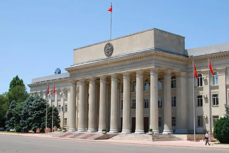 Коронавирус обнаружен у 26 сотрудников аппарата правительства Кыргызстана