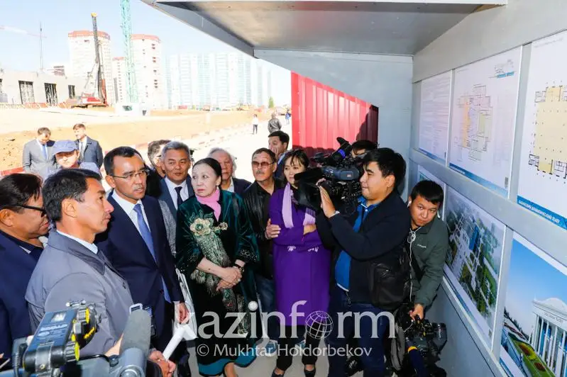 Маулен Ашимбаев ознакомился с ходом строительства каздрамтеатра в Нур-Султане