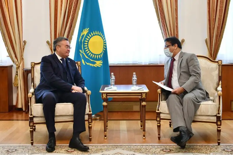 Министр иностранных дел РК принял посла Пакистана