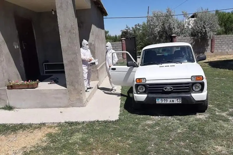 Тюлькубасские волонтеры доставили 210 кислородных баллонов в районную больницу