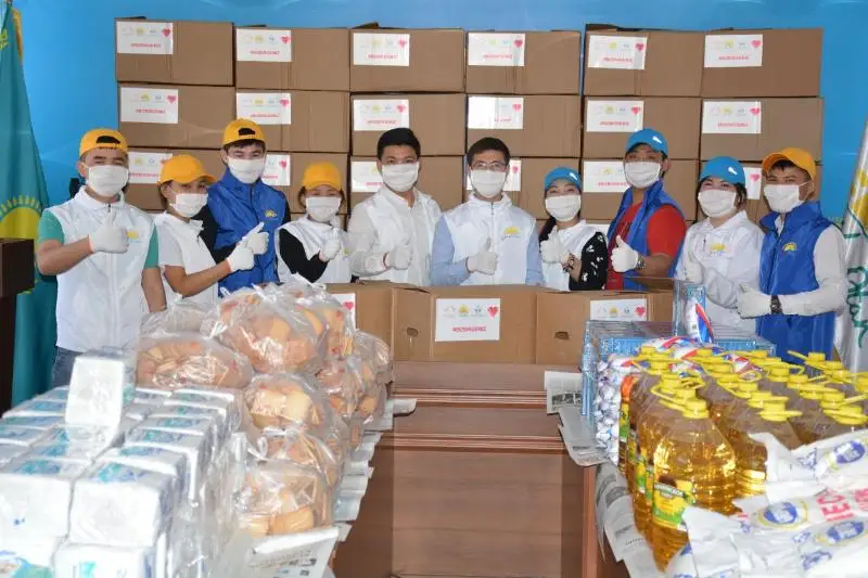 «Nur Otan» продолжает бесконтактную доставку социальных пакетов