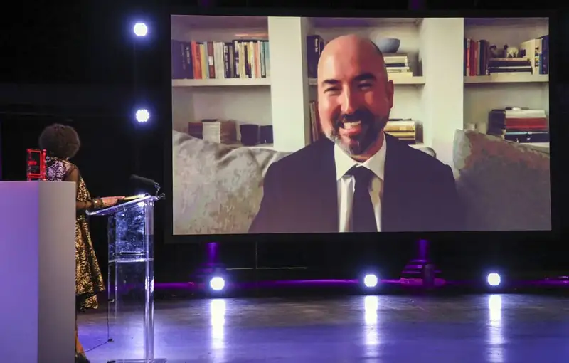 Букеровскую премию присудили шотландскому автору за дебютный роман