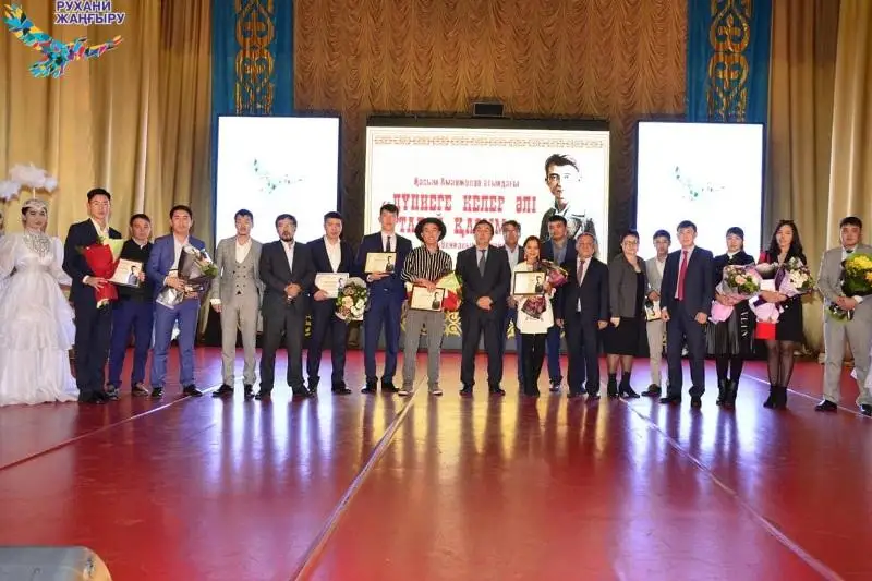 Победителей поэтического конкурса «Дүниеге келер әлі талай Қасым» наградили в Караганде