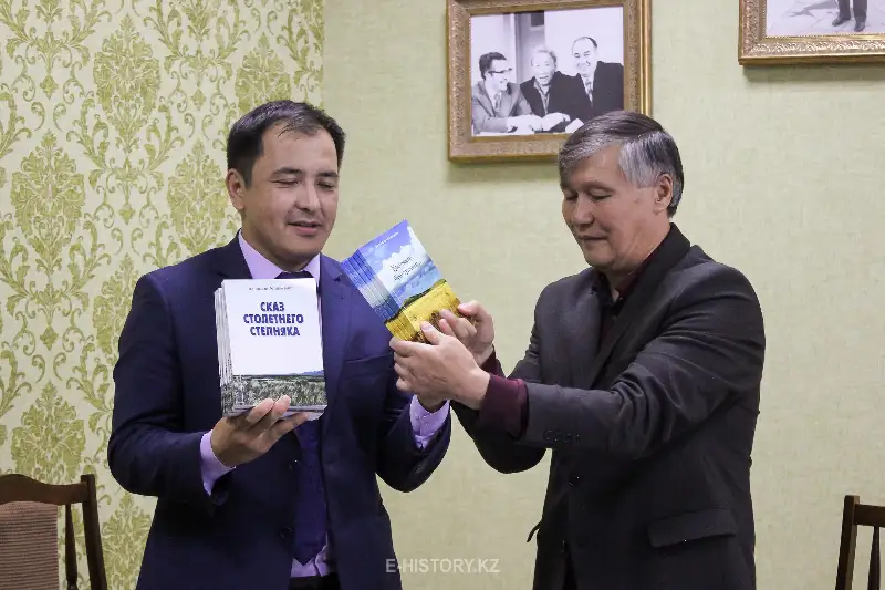 «История столетия»: Уникальный автор из Казахстана  издал свою книгу в Лондоне