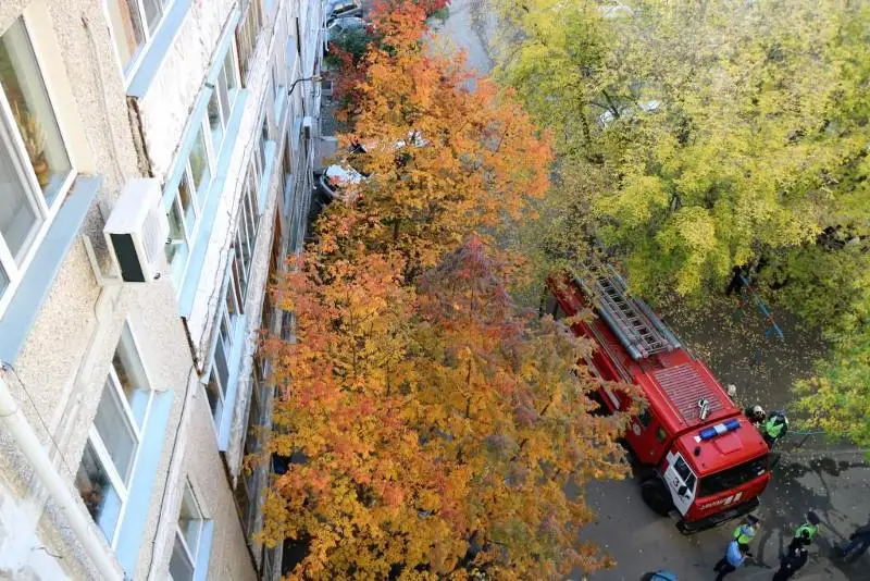 Пожар в девятиэтажке в Петропавловске: человека спасли из заблокированного лифта