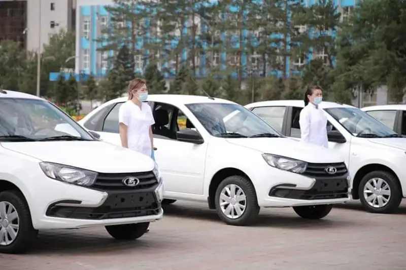 Медучреждениям Семея вручили ключи от новых служебных автомобилей