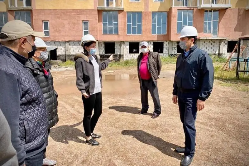Аким Нур-Султана посетил объекты долевого строительства