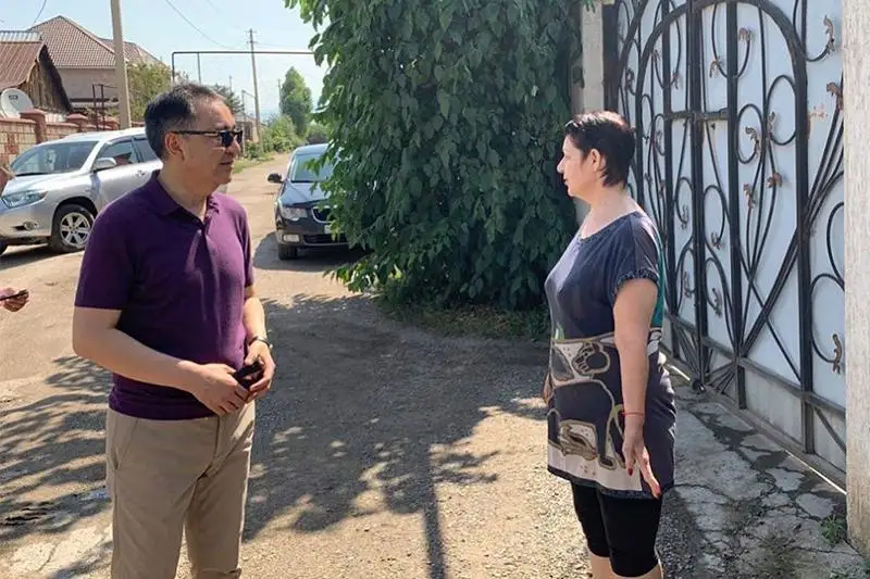 Аким Алматы выехал на проблемные места в городе