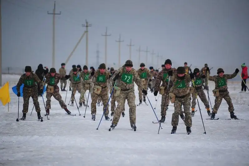 Около 300 военнослужащих встали на лыжи в Семее