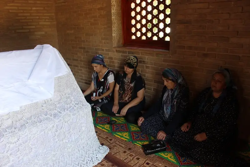 The mausoleum of aisha bibi 8 grade