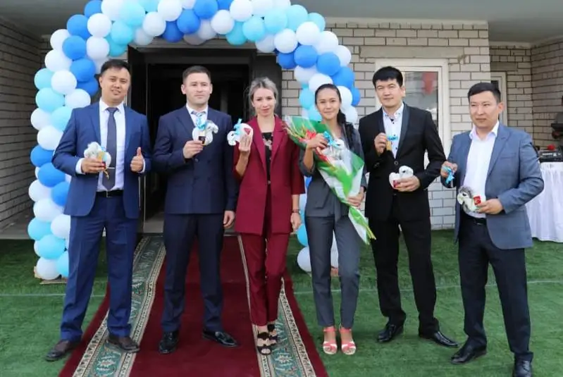 В ВКО ко Дню Конституции вручили ключи от квартир и открыли соцобъекты