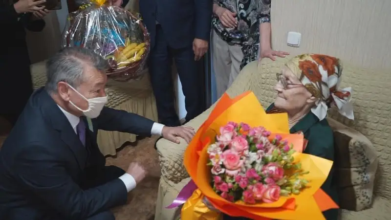 Аким ВКО побывал в гостях у ветеранов Семея