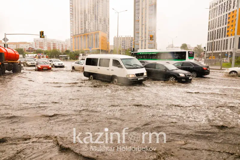 Дожди в Нур-Султане: откачано более 20 тысяч кубометров воды