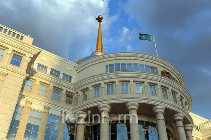 Более 100 благодарственных писем получил Глава государства за антологии современной казахской литературы