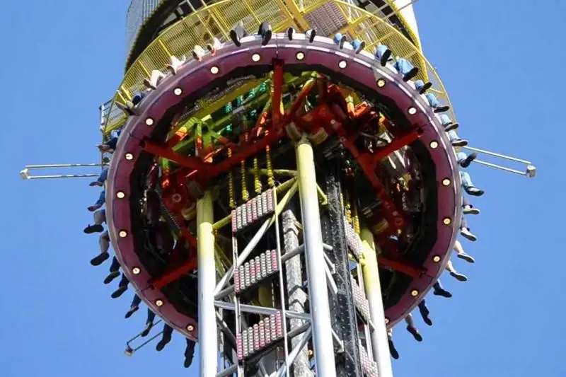 Ребенка не пристегнули на аттракционе в Караганде: оператора уволили за невнимательность