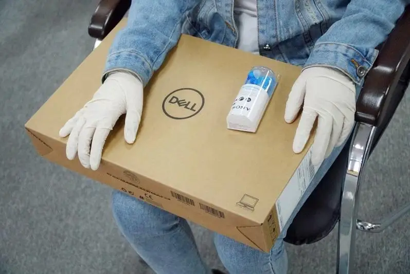 Ноутбуки вручили социально уязвимым школьникам в столице