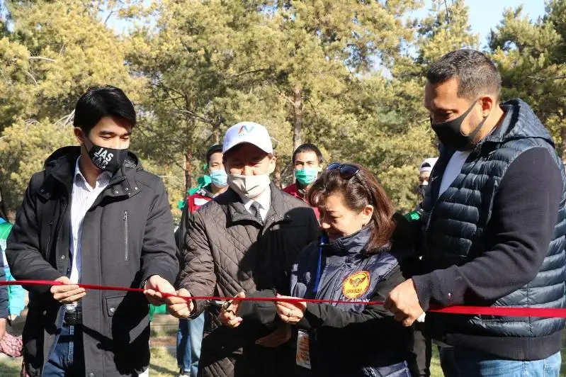 Первая в стране аллея волонтеров открылась в Алматы