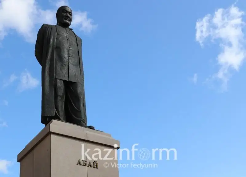 Qr-box в честь Абая установили на остановке в Кокшетау