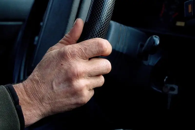 Пенсионер врезался в полицейскую машину в Павлодарской области