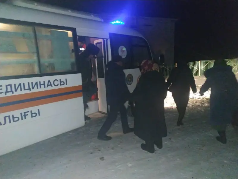 18 человек эвакуировали  из сломанного автобуса в Павлодарской области