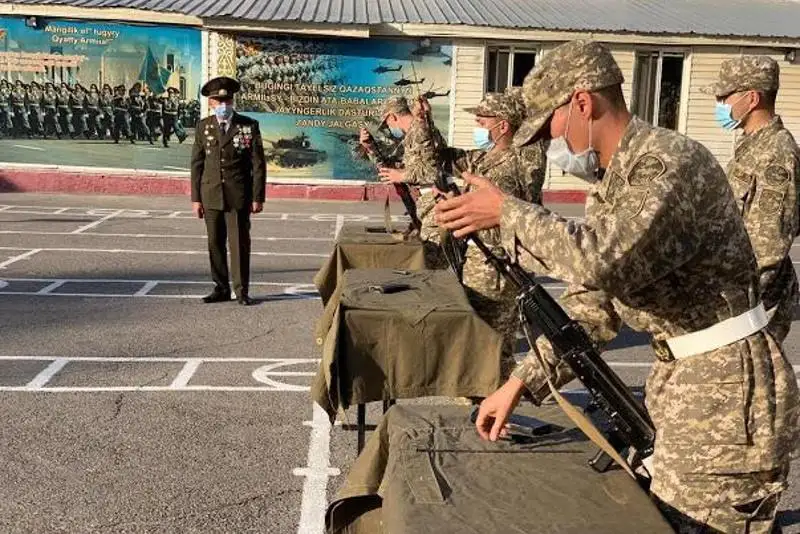 Около 120 воспитанников Военно-технической школы приняли присягу в Алматы