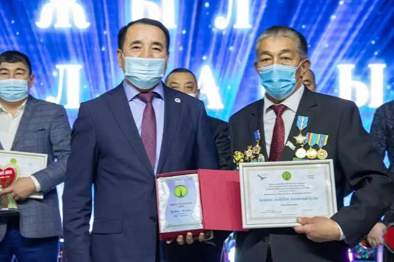 Премию «Жомарт жүрек-2020» вручили благотворителям в районе Байтерек ЗКО