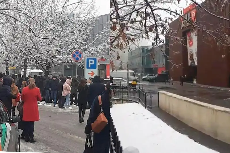 Посетителей торгового центра эвакуировали в Алматы из-за подозрительного предмета