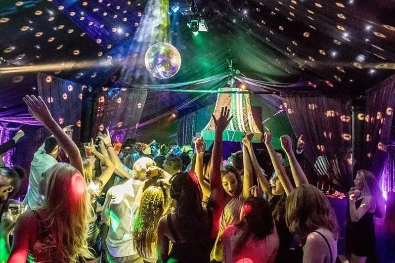 Более сотни карагандинцев застали в ночном клубе во время карантина